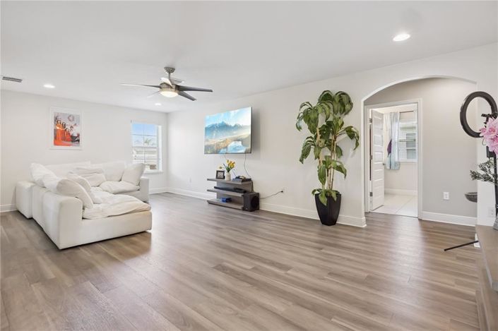 Image No.6-5 Bed House for sale