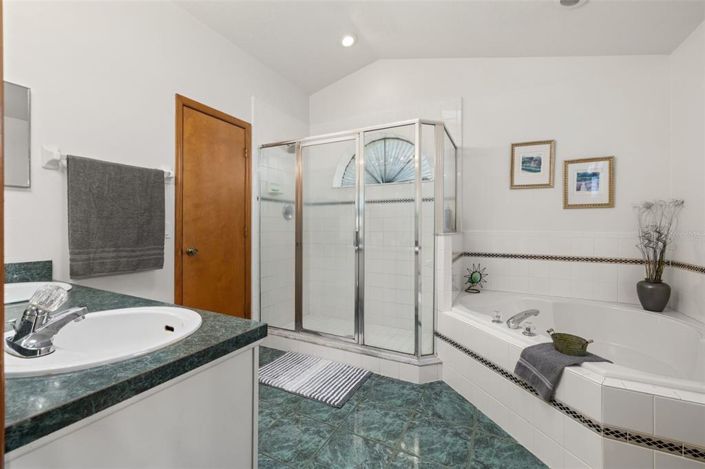 Image No.11-3 Bed House for sale