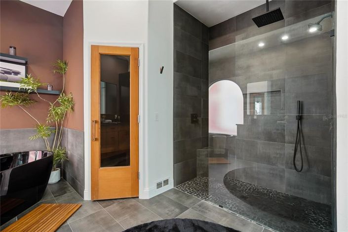 Image No.30-5 Bed House for sale