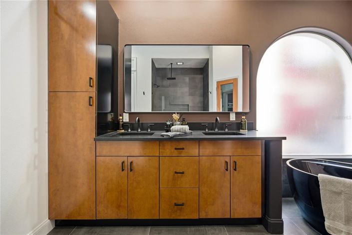 Image No.32-5 Bed House for sale