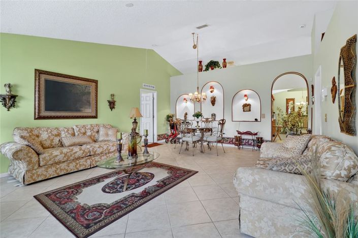 Image No.6-4 Bed House for sale