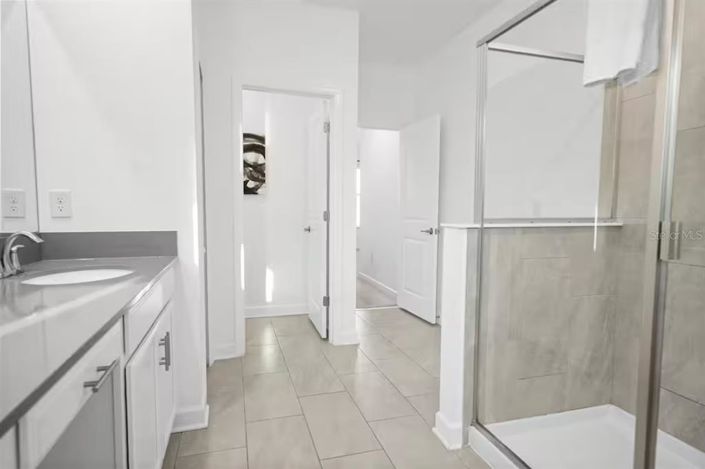 Image No.28-6 Bed House for sale