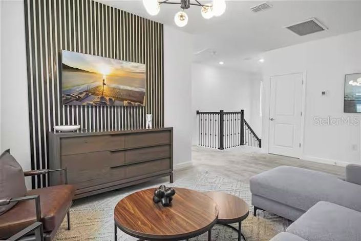Image No.6-6 Bed House for sale