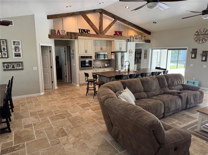 Image No.2-Maison de 4 chambres à vendre à Saint John