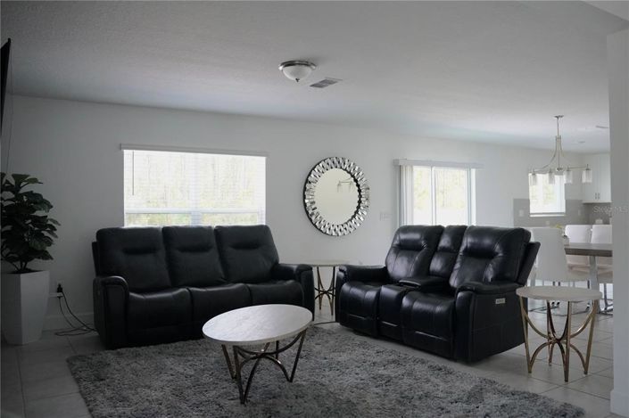 Image No.8-5 Bed House for sale
