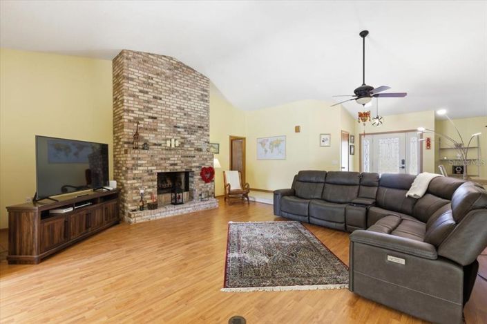 Image No.12-4 Bed House for sale