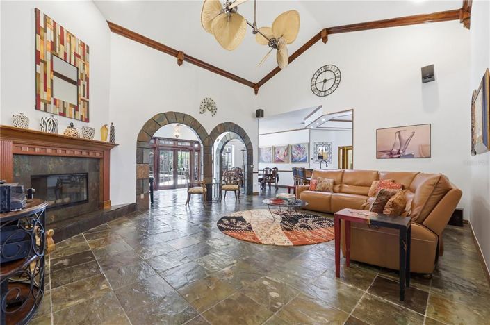 Image No.14-4 Bed House for sale