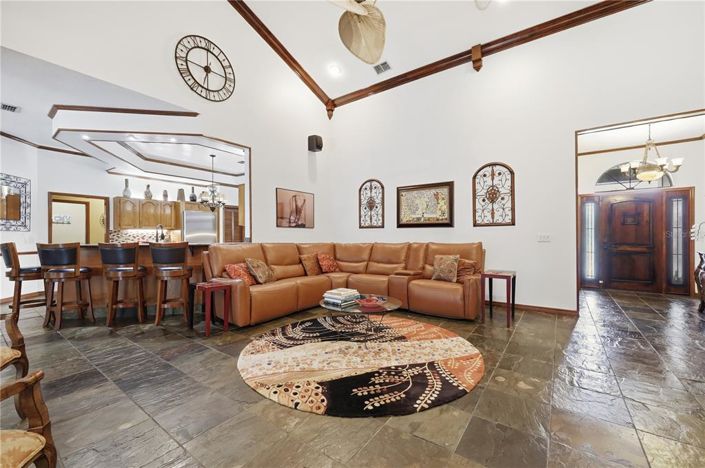 Image No.15-4 Bed House for sale