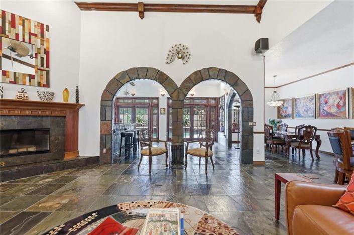 Image No.17-4 Bed House for sale