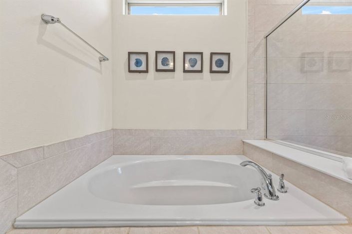 Image No.30-6 Bed House for sale