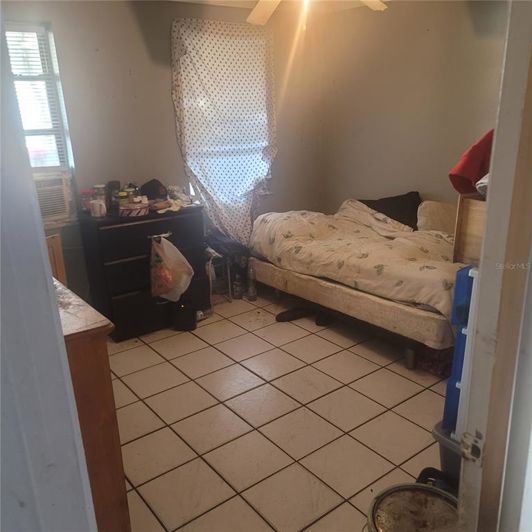 Image No.6-8 Bed House for sale