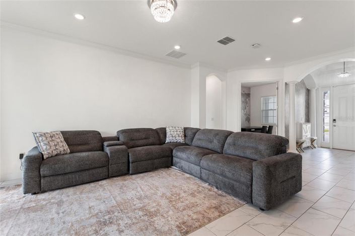 Image No.28-4 Bed House for sale