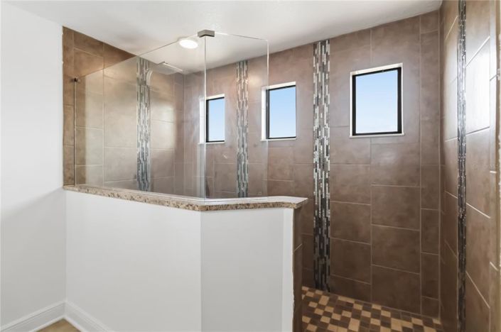 Image No.19-5 Bed House for sale