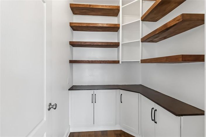 Image No.9-5 Bed House for sale