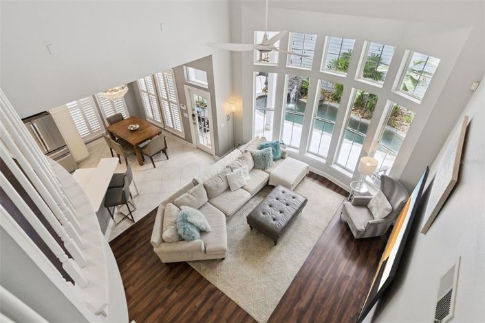 Image No.16-6 Bed House for sale