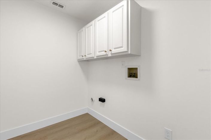 Image No.10-3 Bed House for sale