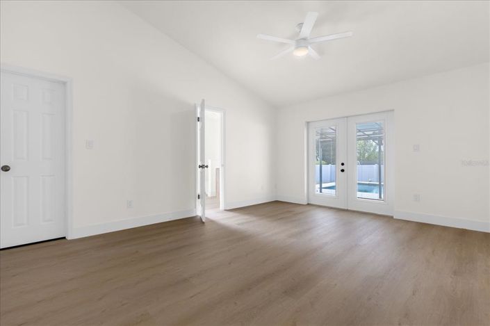 Image No.11-3 Bed House for sale