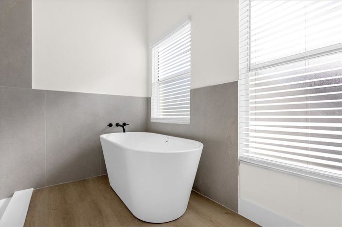 Image No.15-3 Bed House for sale