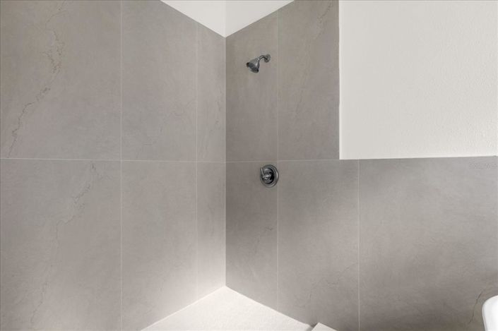 Image No.17-3 Bed House for sale