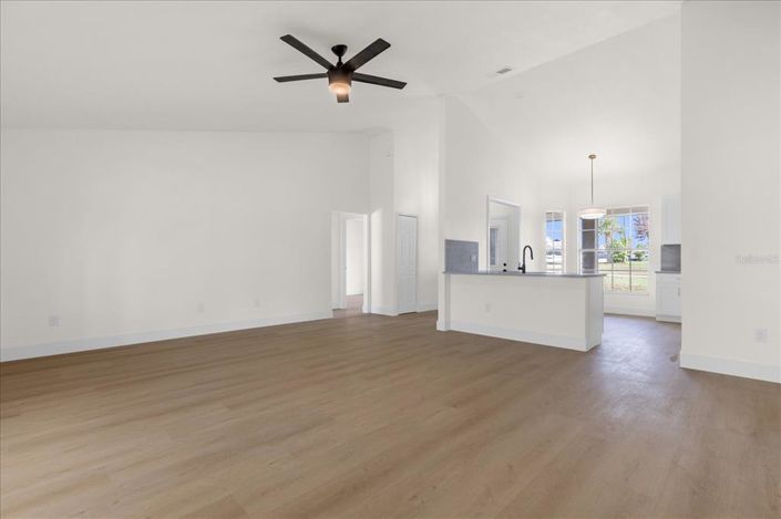 Image No.8-3 Bed House for sale