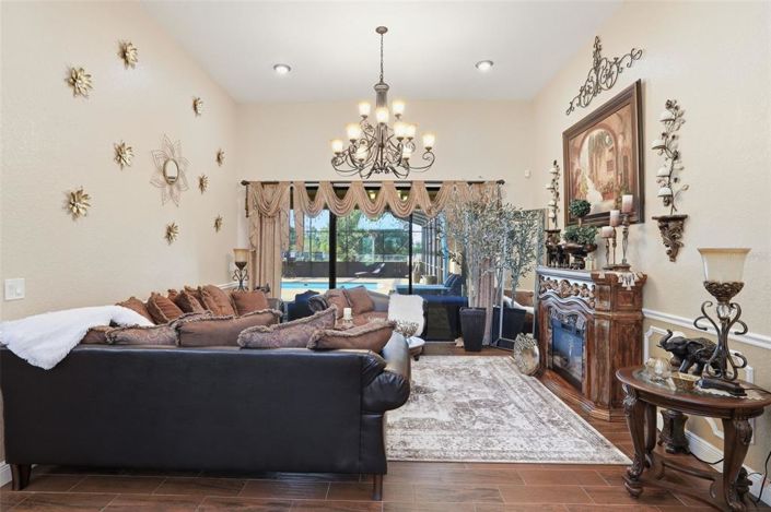 Image No.12-6 Bed House for sale