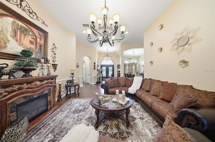 Image No.13-6 Bed House for sale