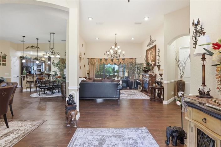 Image No.14-6 Bed House for sale