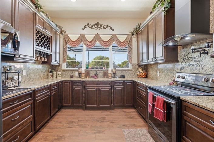 Image No.20-6 Bed House for sale