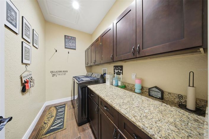 Image No.24-6 Bed House for sale