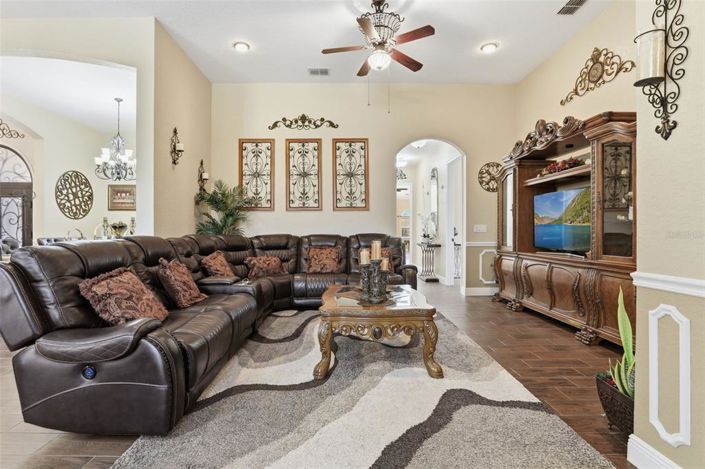 Image No.25-6 Bed House for sale