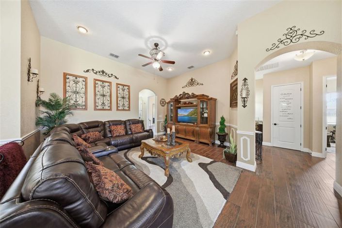 Image No.26-6 Bed House for sale