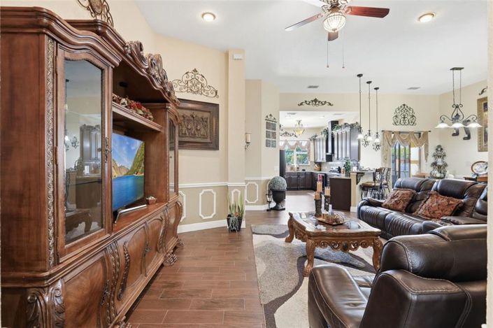 Image No.27-6 Bed House for sale