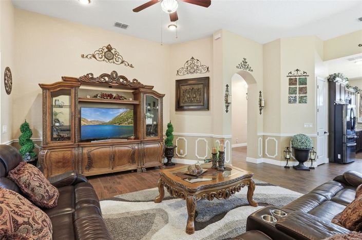 Image No.28-6 Bed House for sale