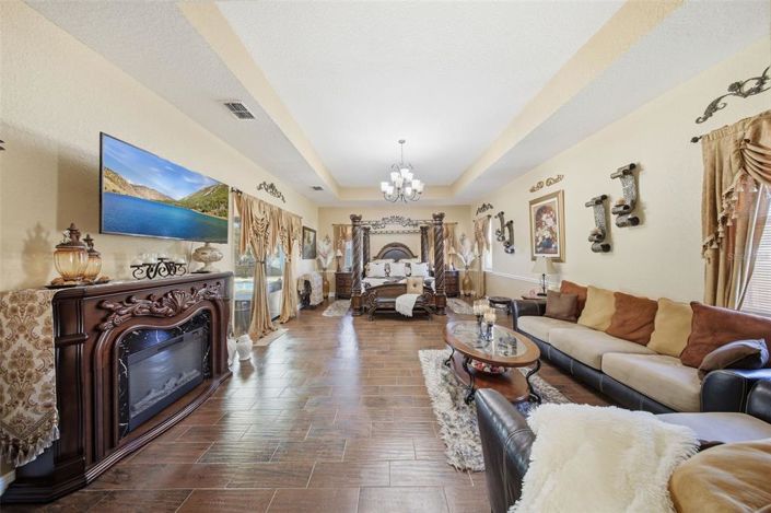 Image No.30-6 Bed House for sale