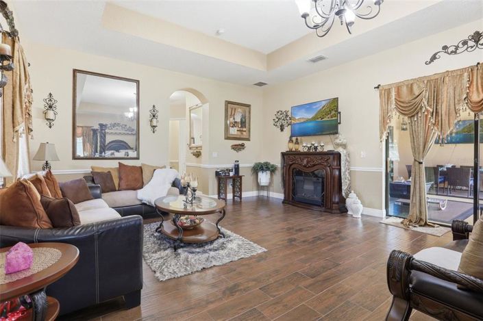 Image No.31-6 Bed House for sale