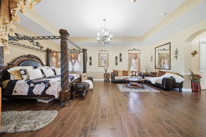 Image No.33-6 Bed House for sale