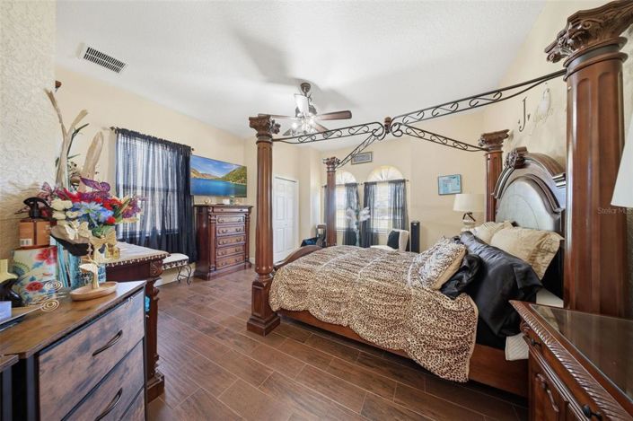 Image No.38-6 Bed House for sale