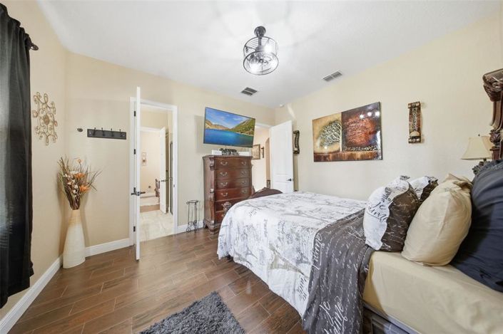 Image No.49-6 Bed House for sale