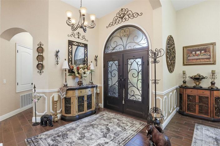 Image No.9-6 Bed House for sale