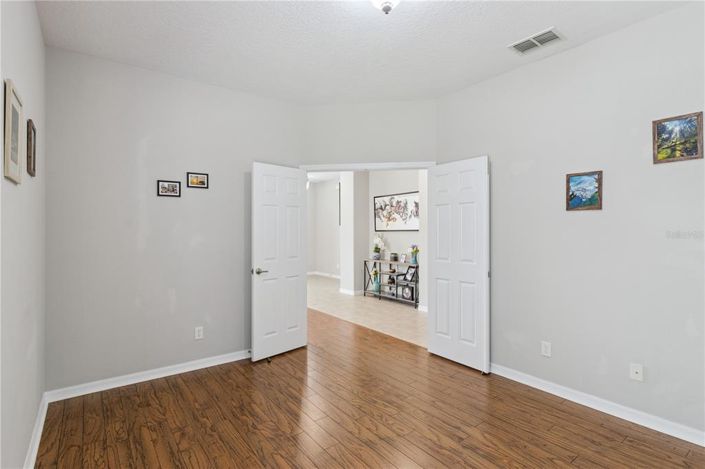 Image No.9-3 Bed House for sale