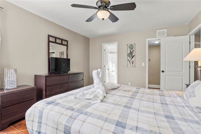 Image No.20-3 Bed Apartment for sale