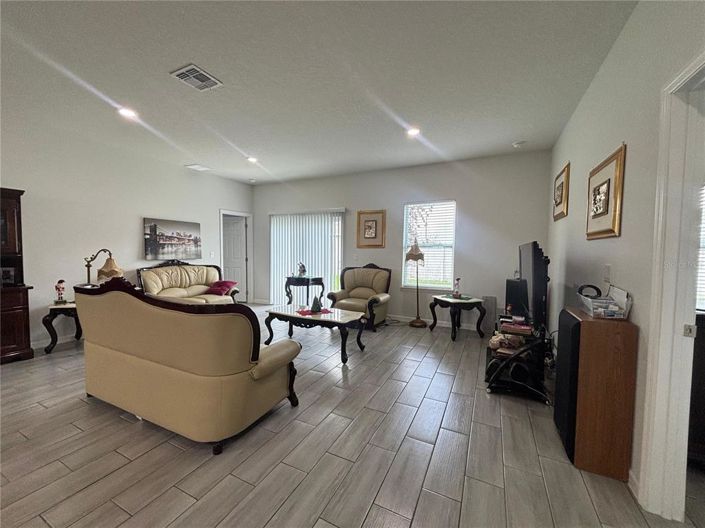 Image No.11-4 Bed House for sale