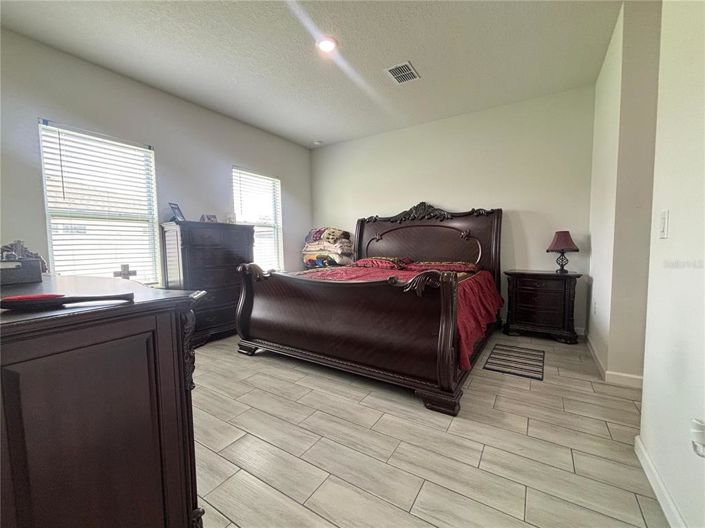 Image No.18-4 Bed House for sale