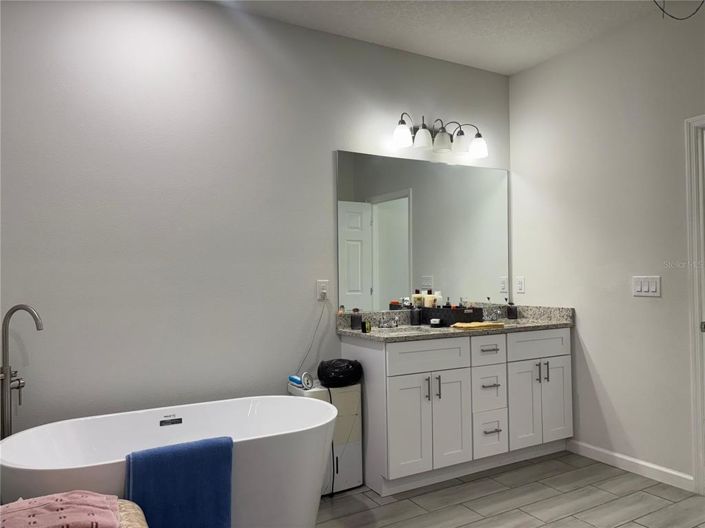 Image No.20-4 Bed House for sale