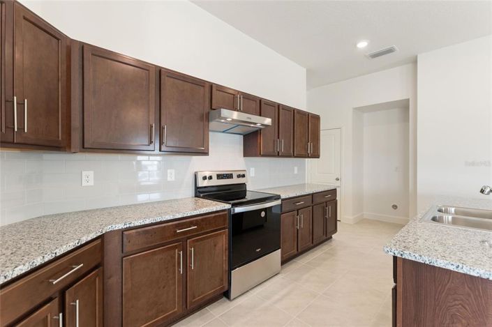 Image No.8-3 Bed House for sale