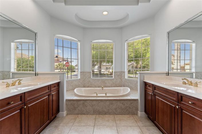 Image No.56-5 Bed House for sale