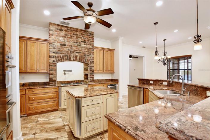 Image No.20-4 Bed House for sale