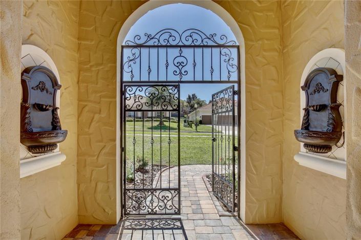 Image No.6-4 Bed House for sale