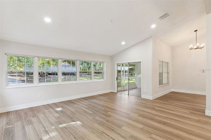 Image No.12-4 Bed House for sale