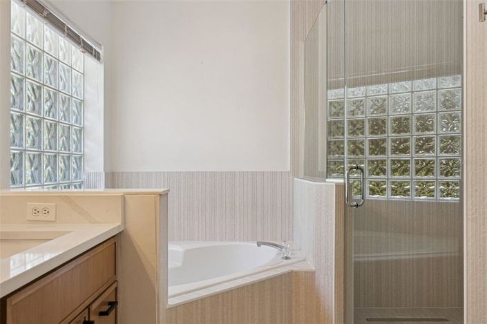 Image No.24-4 Bed House for sale